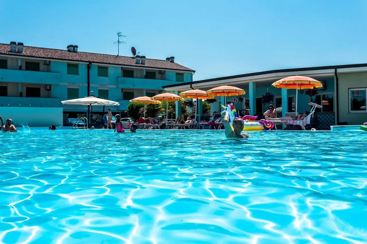 Long Beach Village Residence Sul Mare Spiaggia Privata Inclusa Lido Adriano Aparthotel