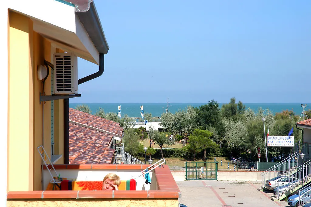 Long Beach Village Residence Sul Mare Spiaggia Privata Inclusa Lido Adriano Aparthotel