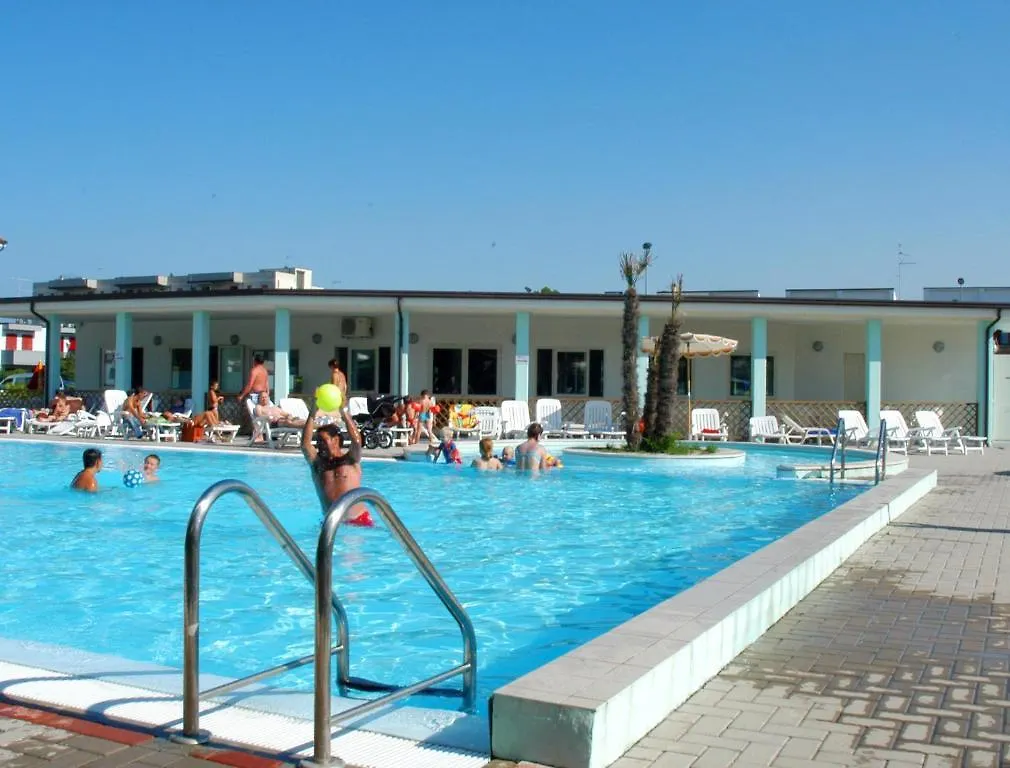 ** Aparthotel Long Beach Village Residence Sul Mare Spiaggia Privata Inclusa Lido Adriano Italy