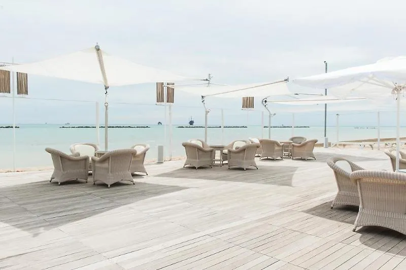 Long Beach Village Residence Sul Mare Spiaggia Privata Inclusa Lido Adriano 2*,  Italy