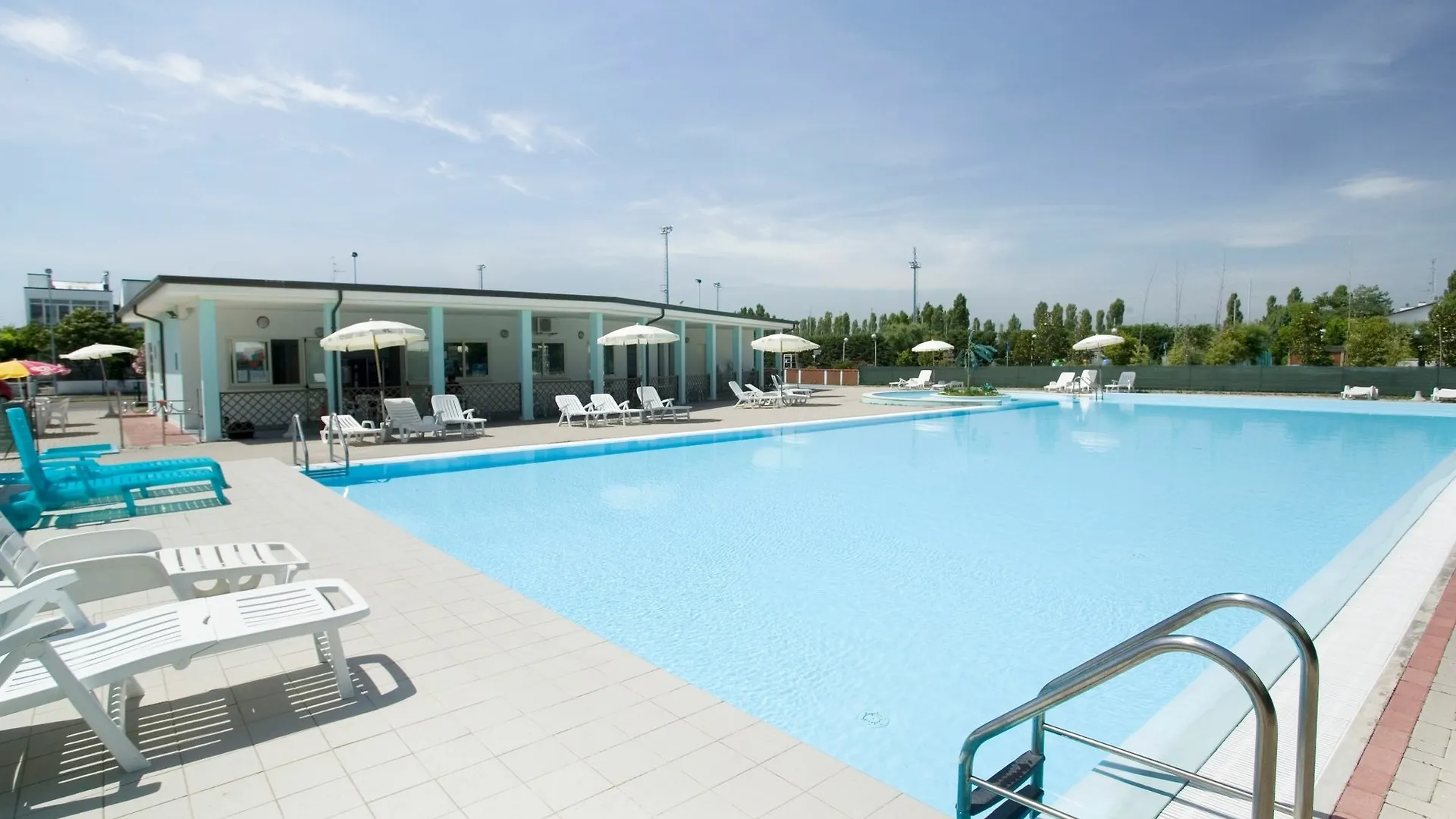 Long Beach Village Residence Sul Mare Spiaggia Privata Inclusa Lido Adriano 2*,
