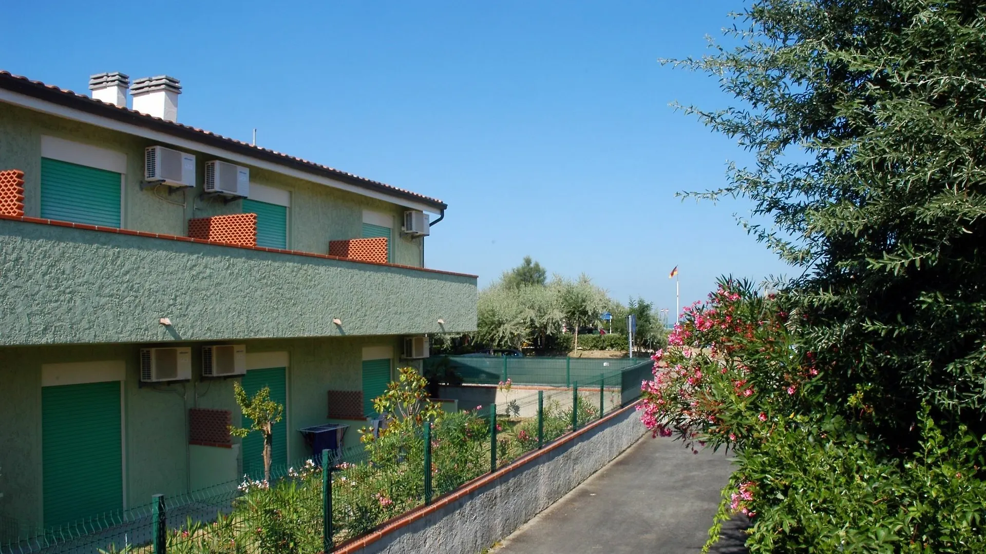 Long Beach Village Residence Sul Mare Spiaggia Privata Inclusa Lido Adriano Aparthotel